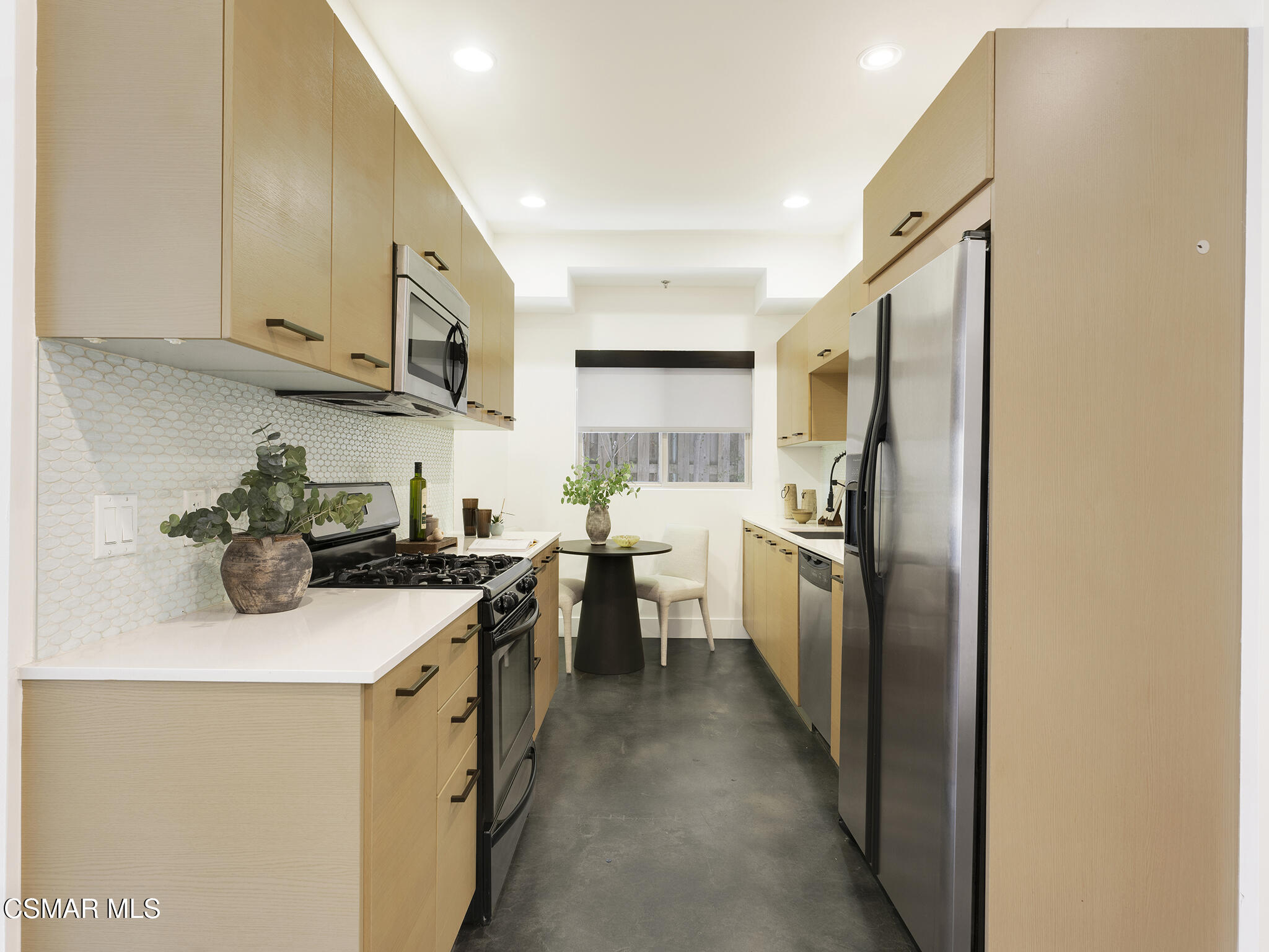 5016 Bakman Avenue, 104