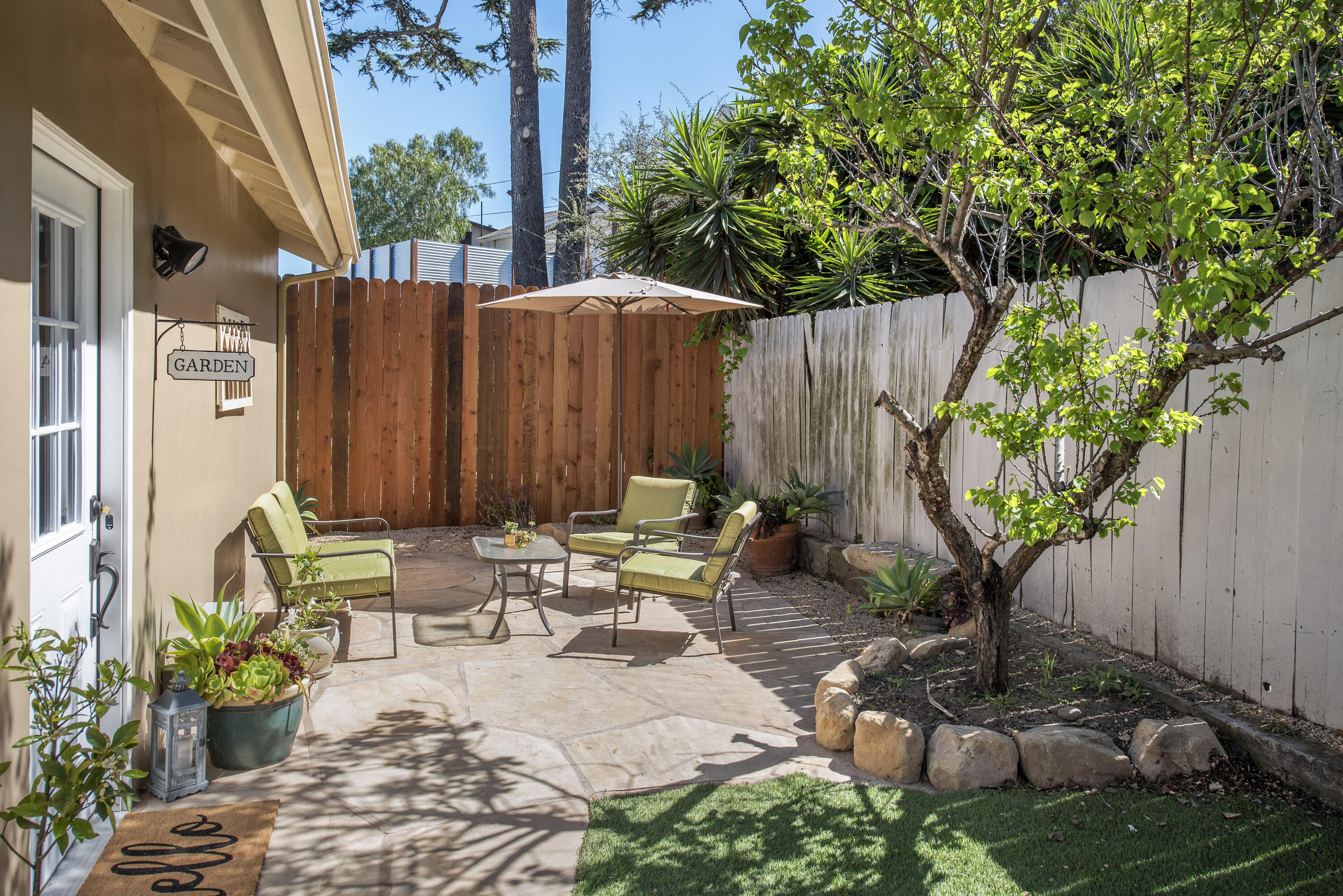 637 W De La Guerra Street