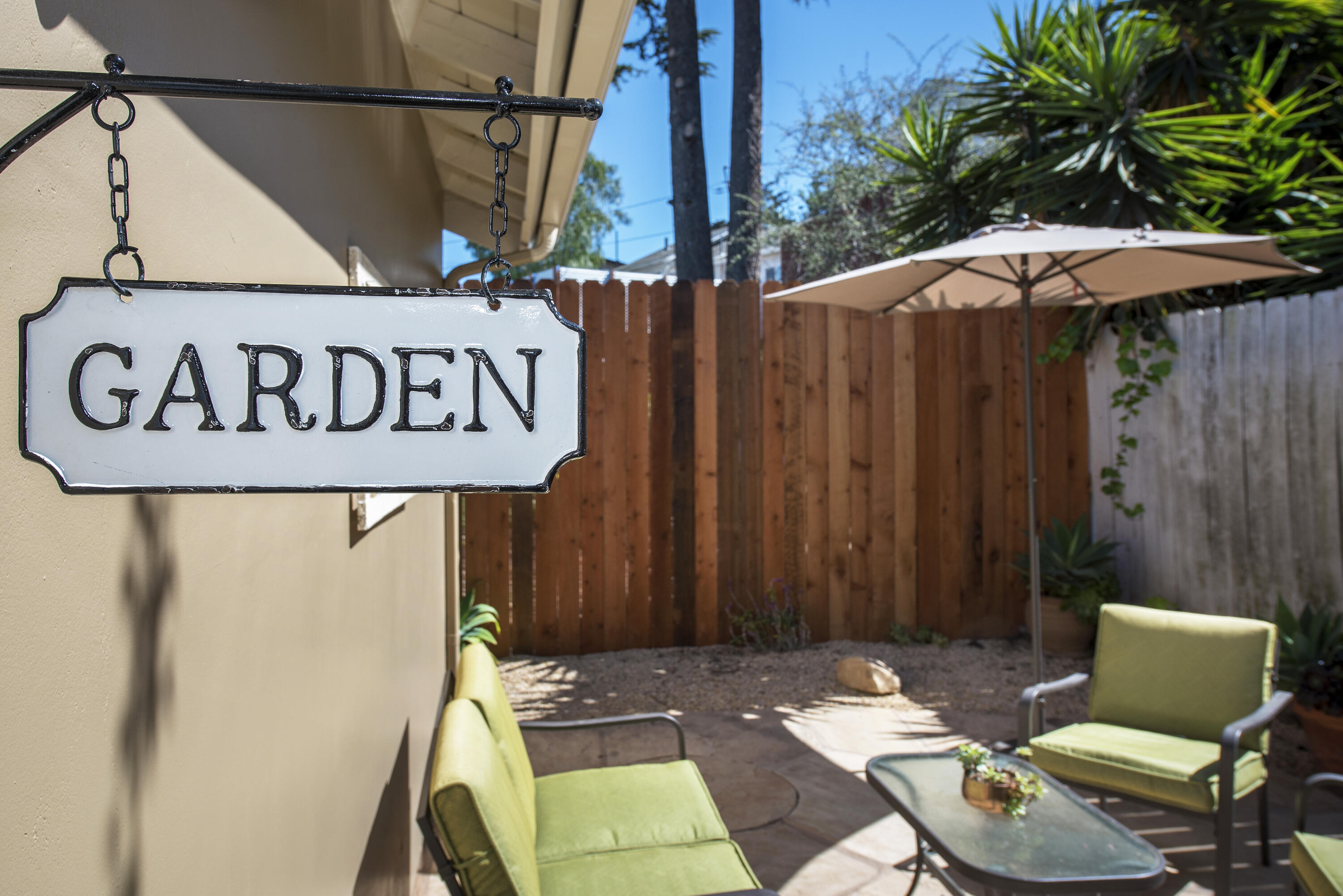 637 W De La Guerra Street