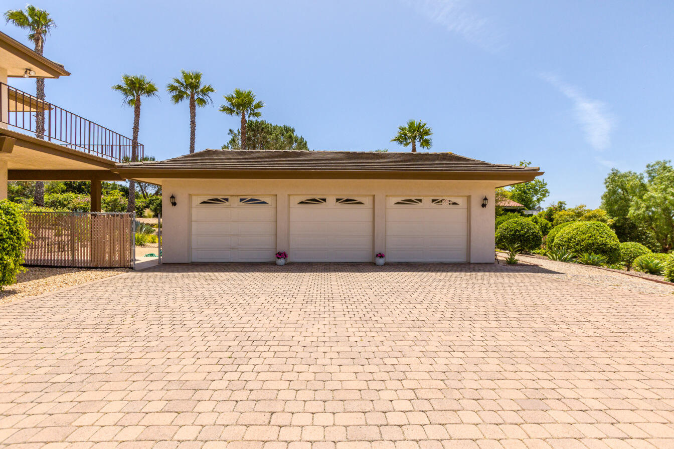 1361 La Riata Lane