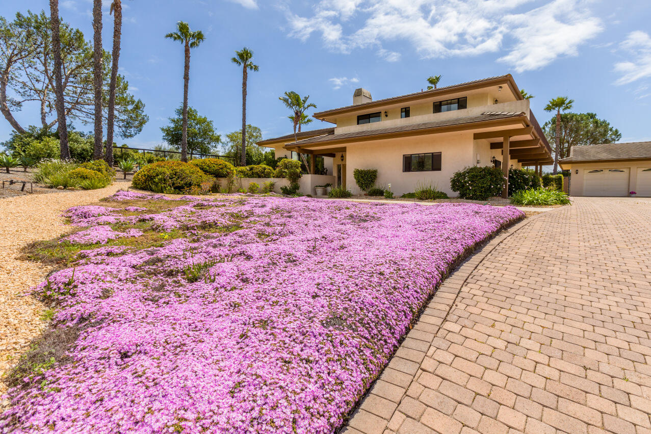1361 La Riata Lane