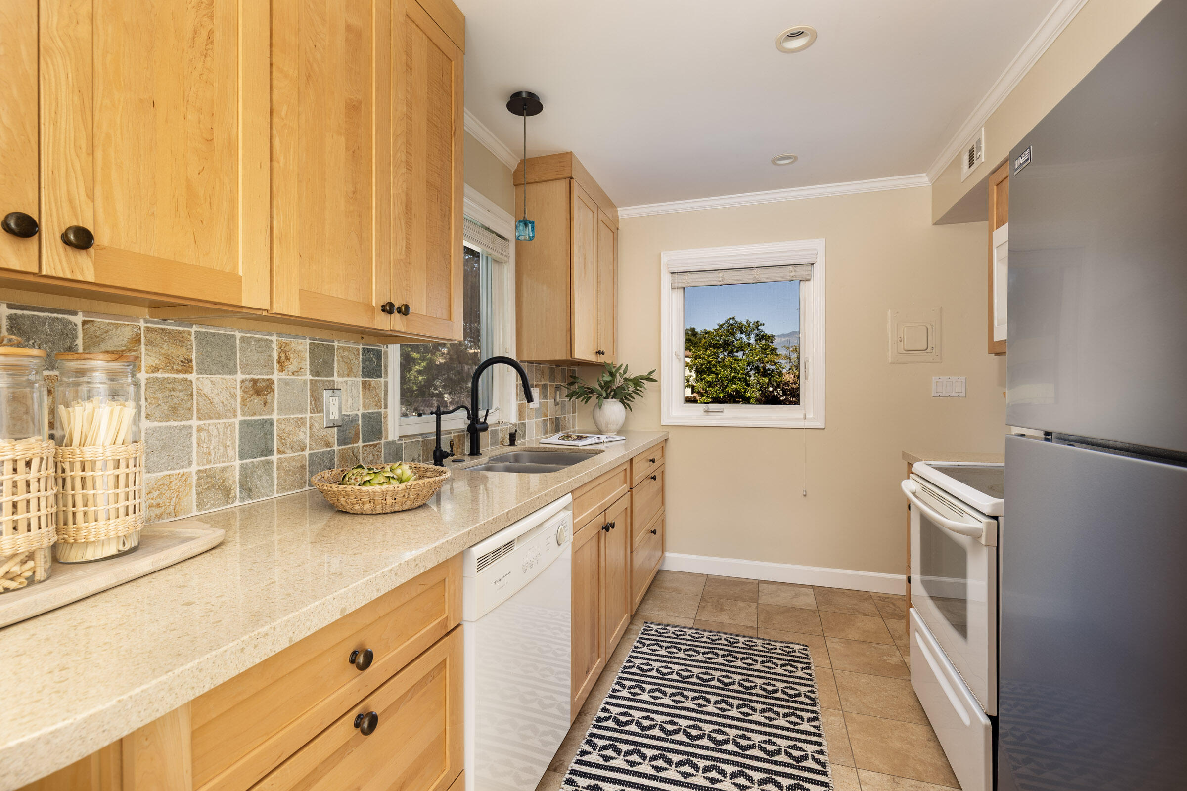 1058 Miramonte Drive 11