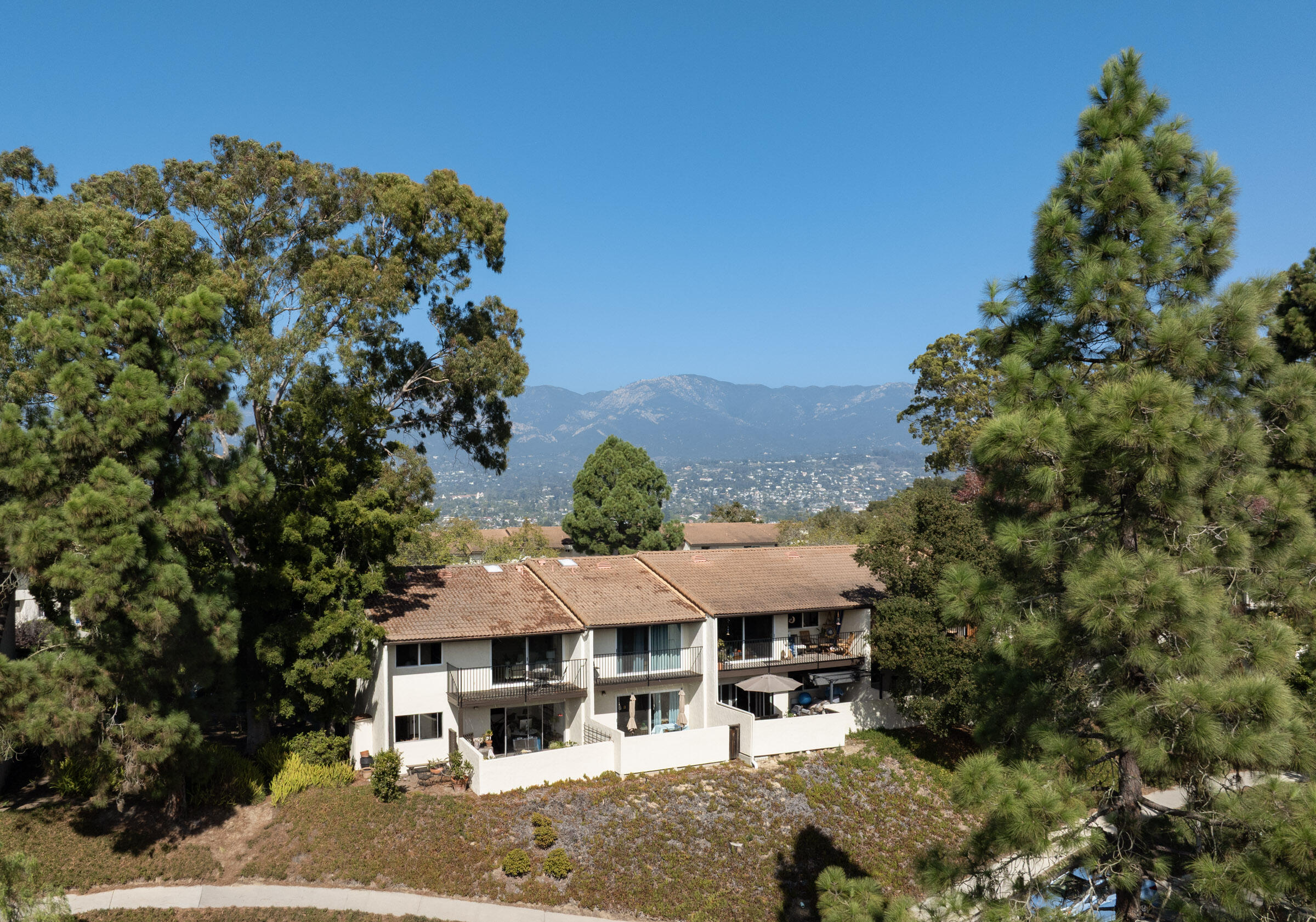 1058 Miramonte Drive 11