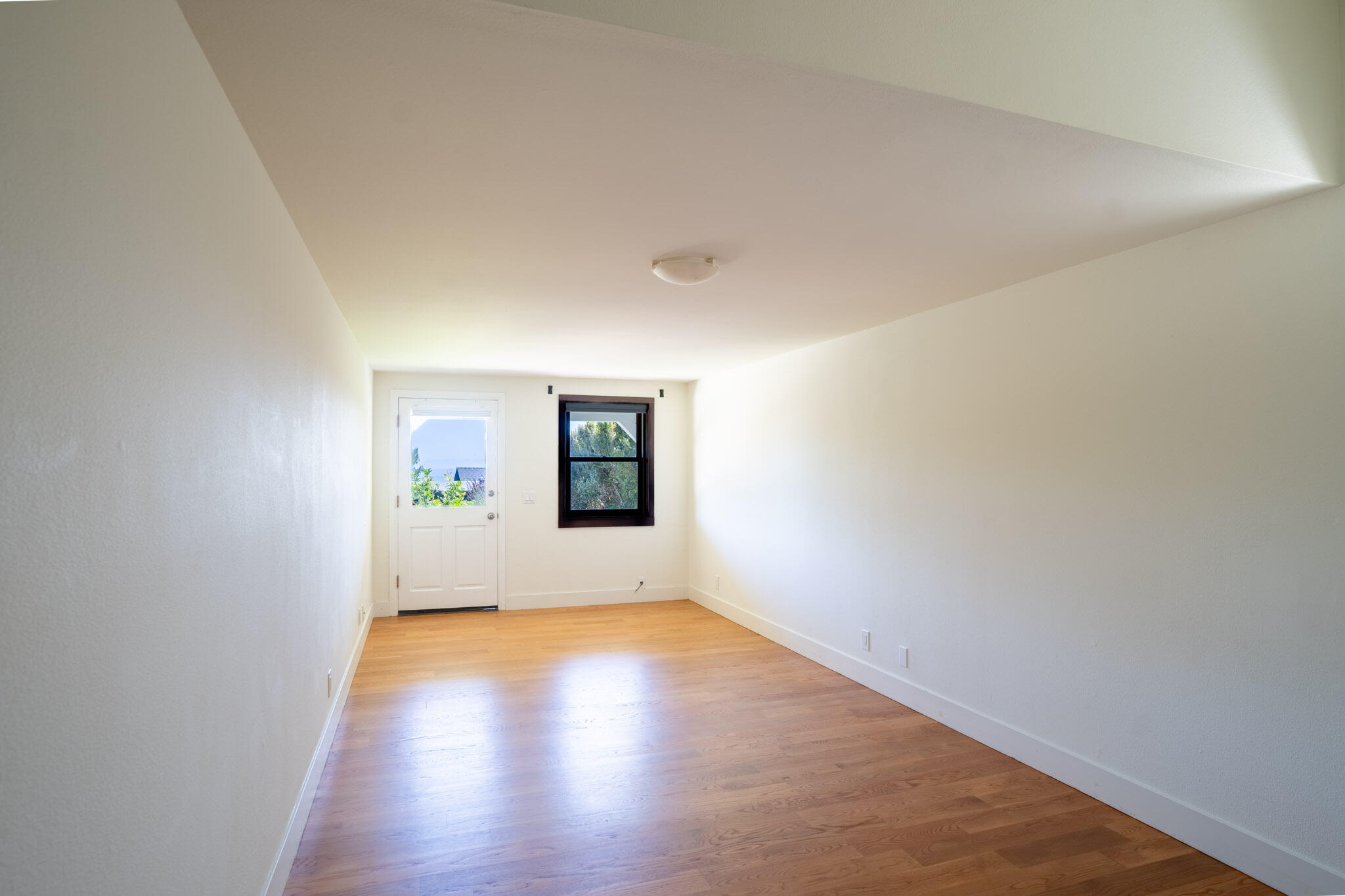 2521 Whitney Avenue