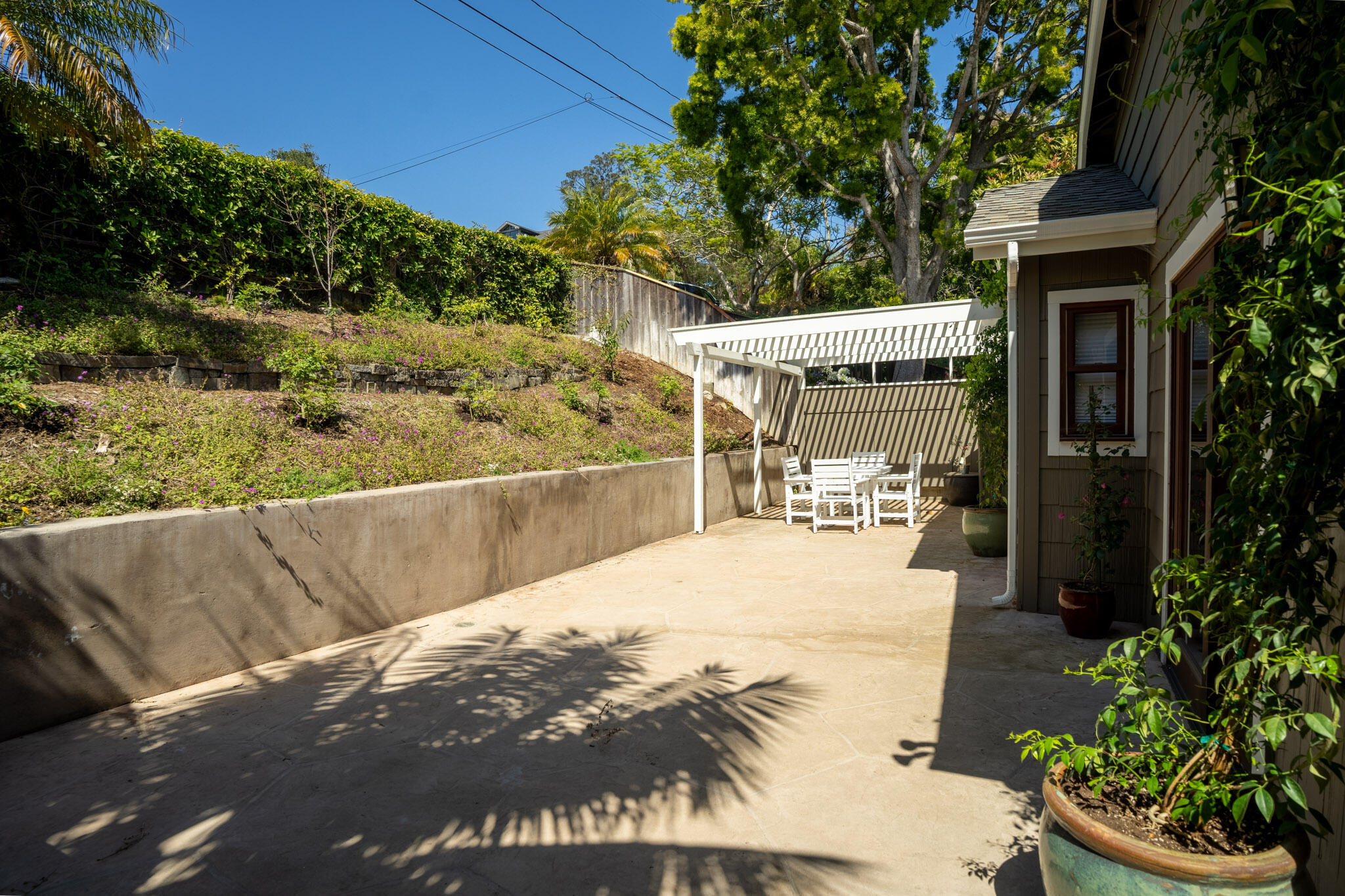 2521 Whitney Avenue