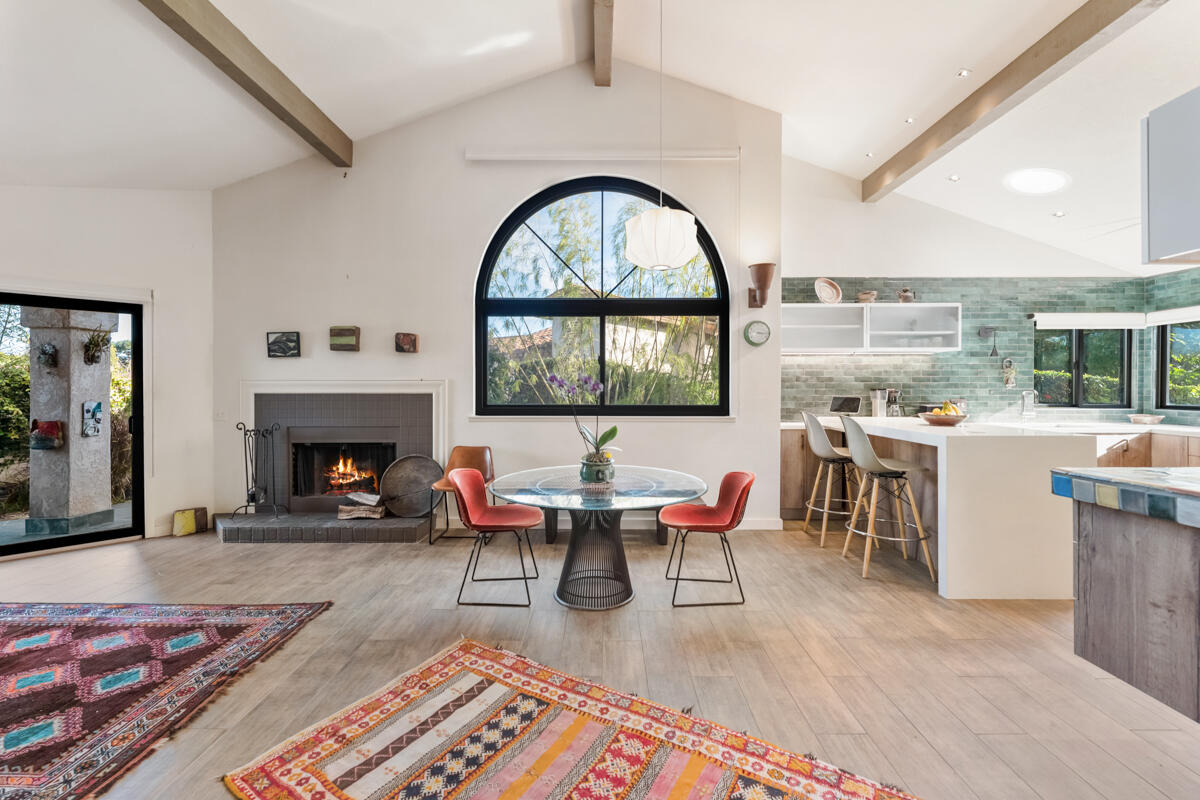 555 Camino De La Aldea