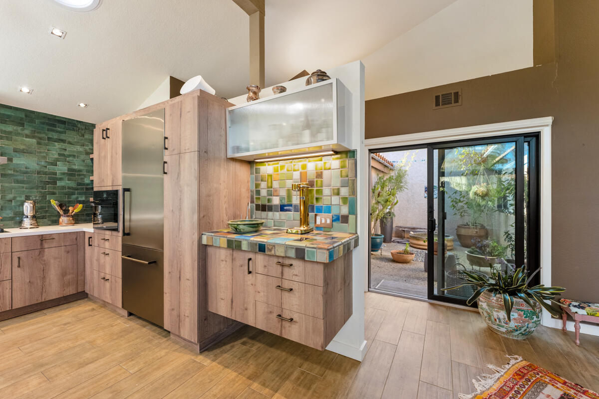 555 Camino De La Aldea