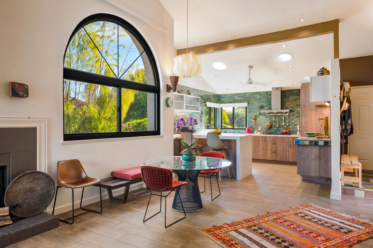 555 Camino De La Aldea