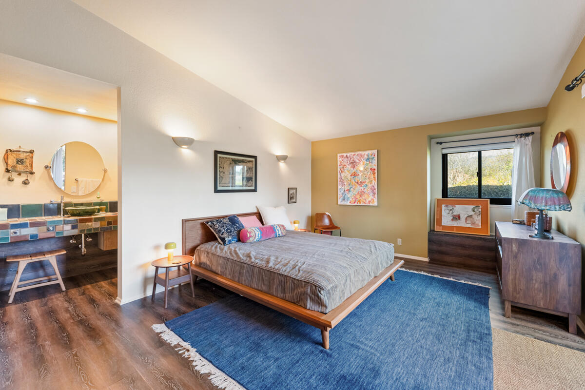 555 Camino De La Aldea