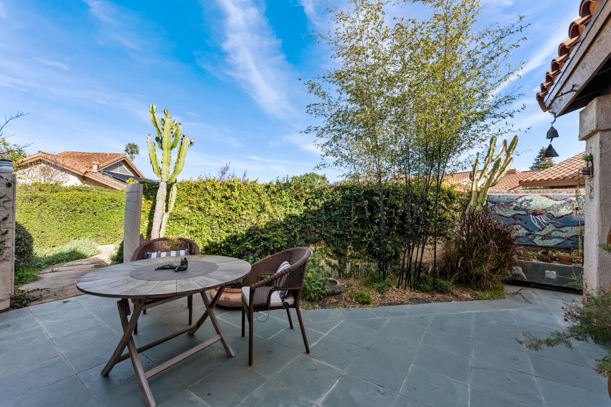 555 Camino De La Aldea