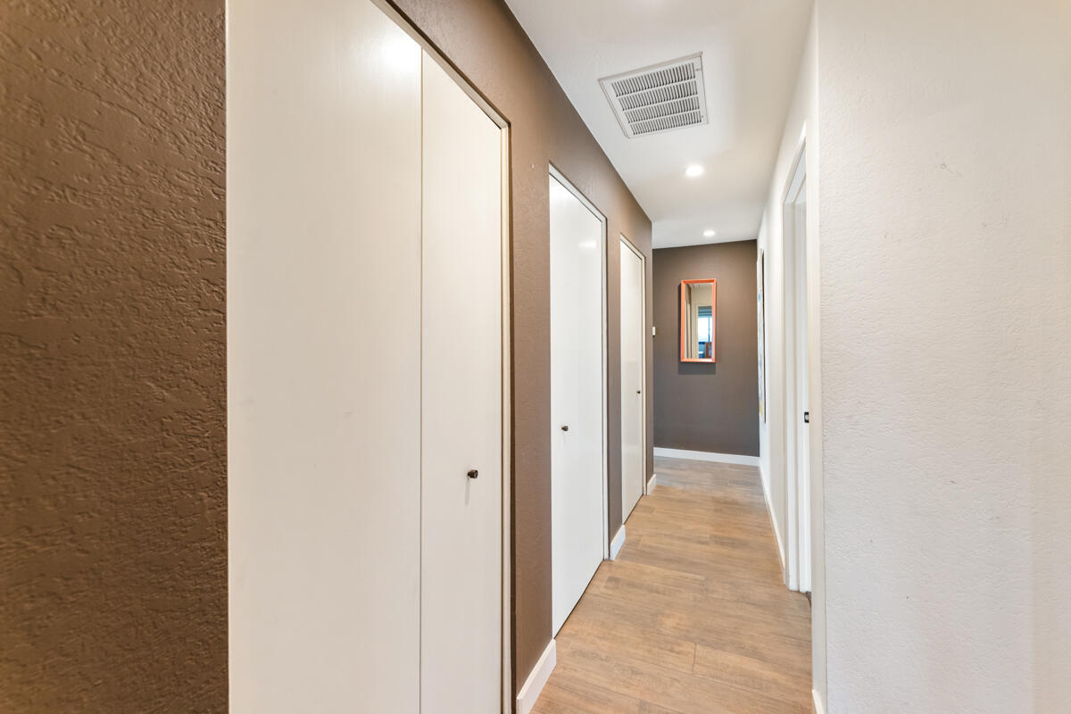 555 Camino De La Aldea