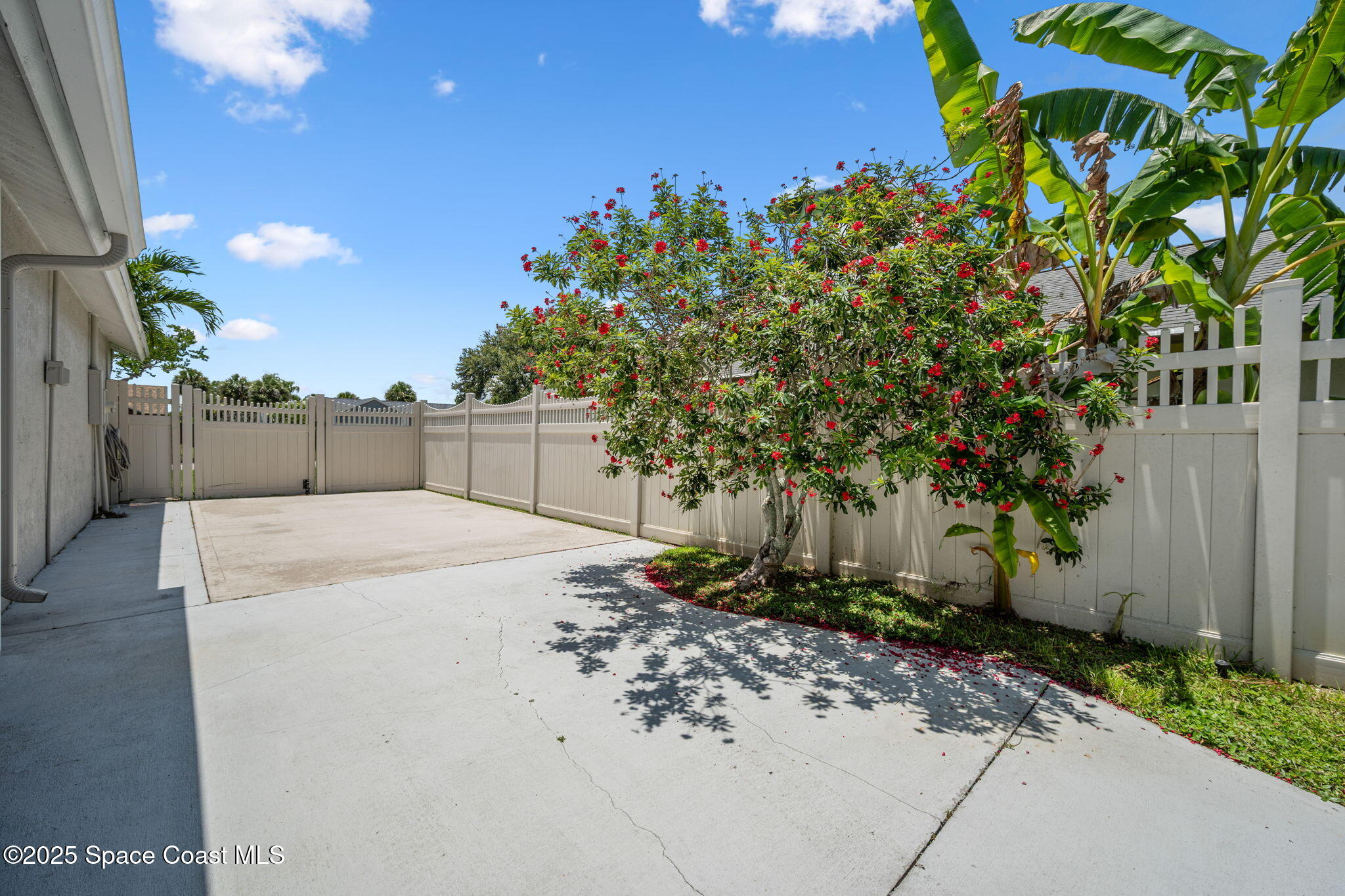 2683 Majestic Avenue