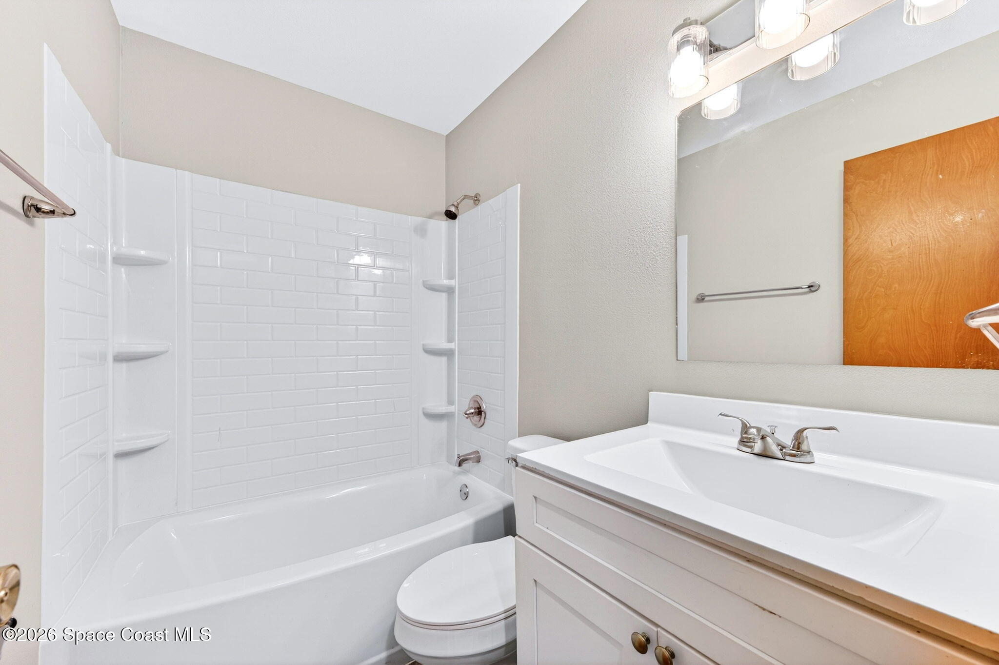 212 Emerald Drive W