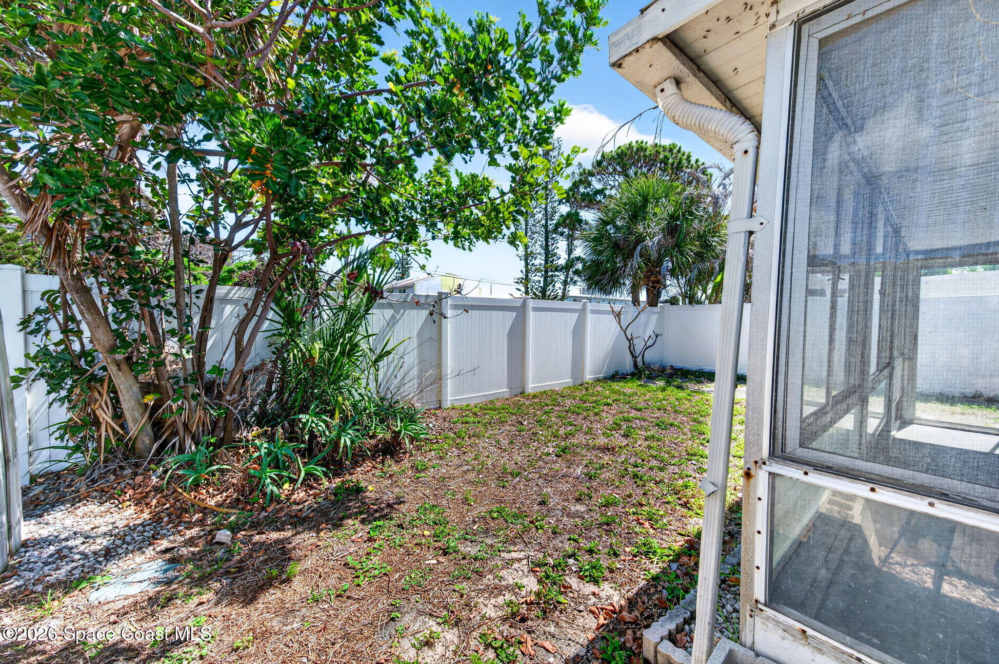 212 Emerald Drive W