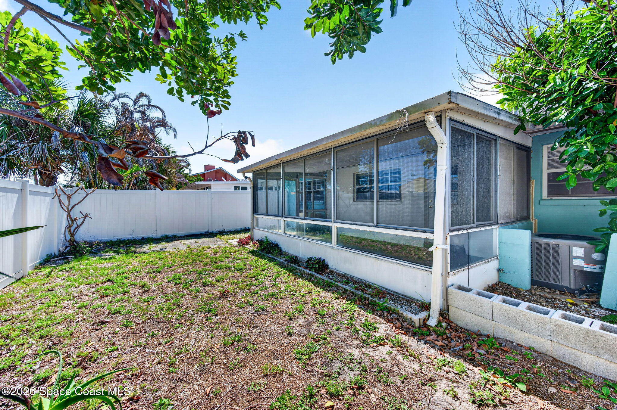 212 Emerald Drive W