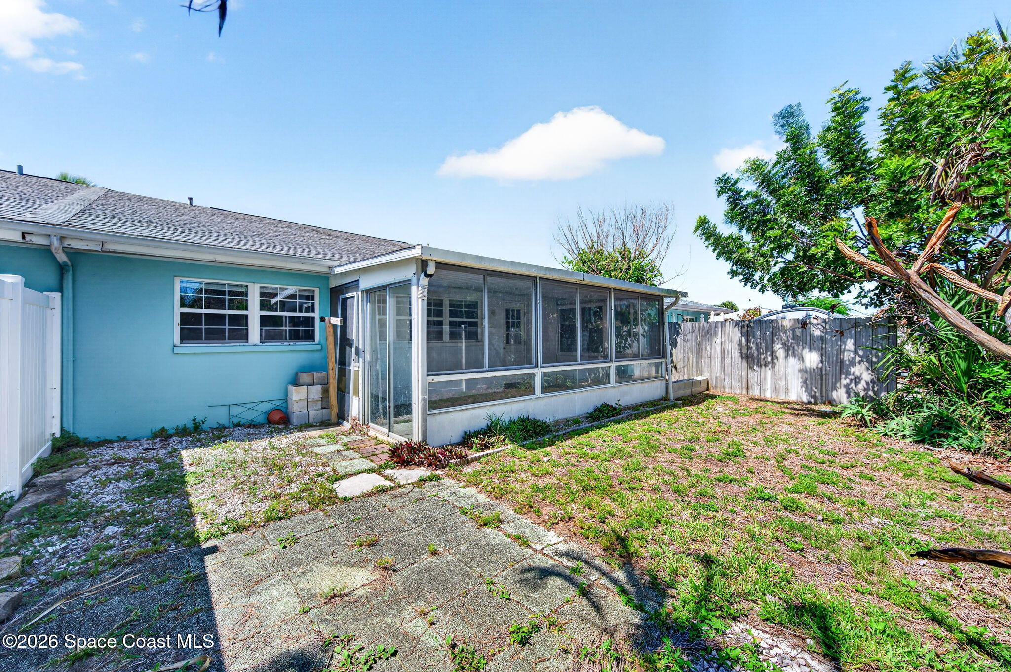 212 Emerald Drive W