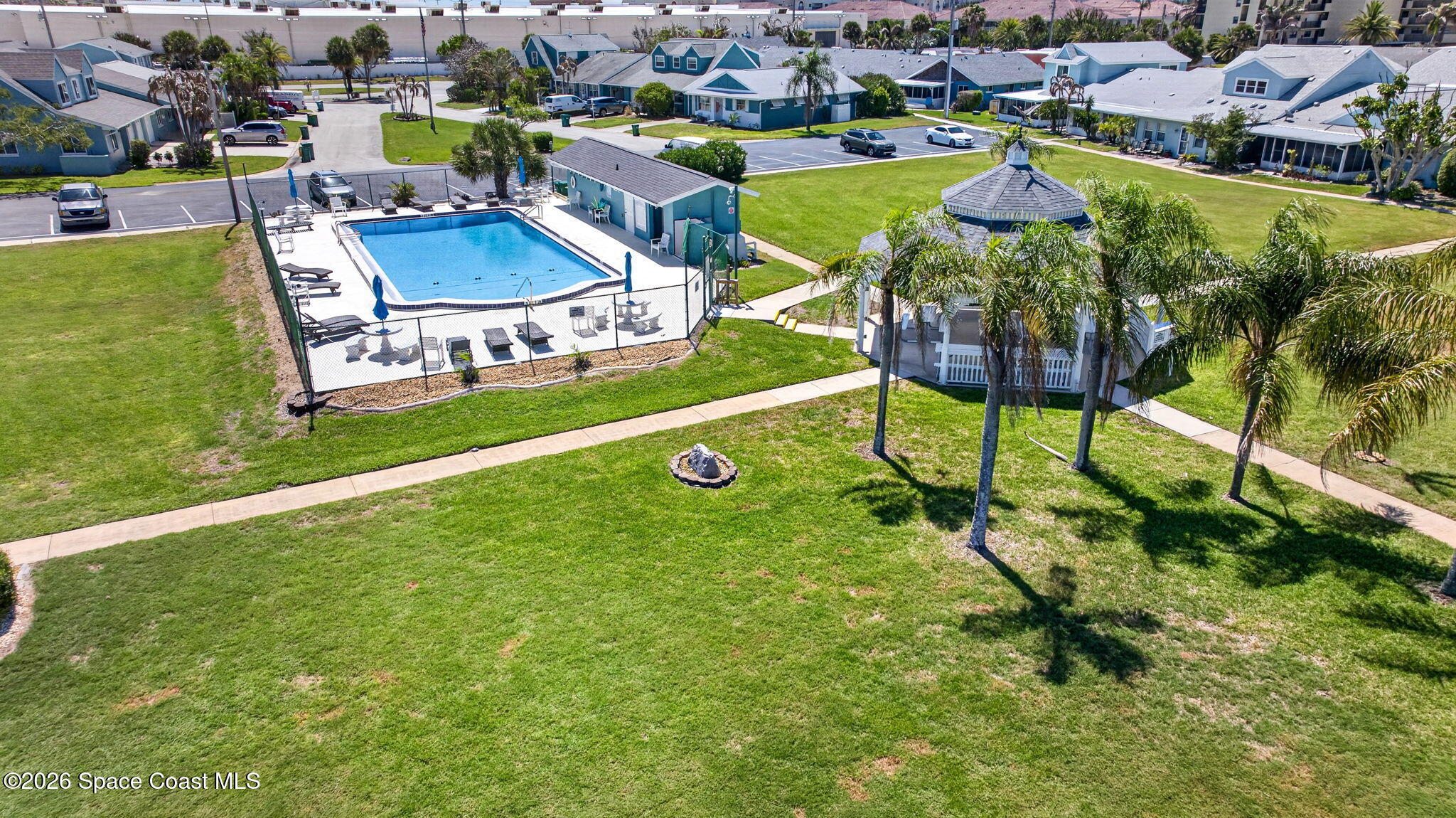212 Emerald Drive W