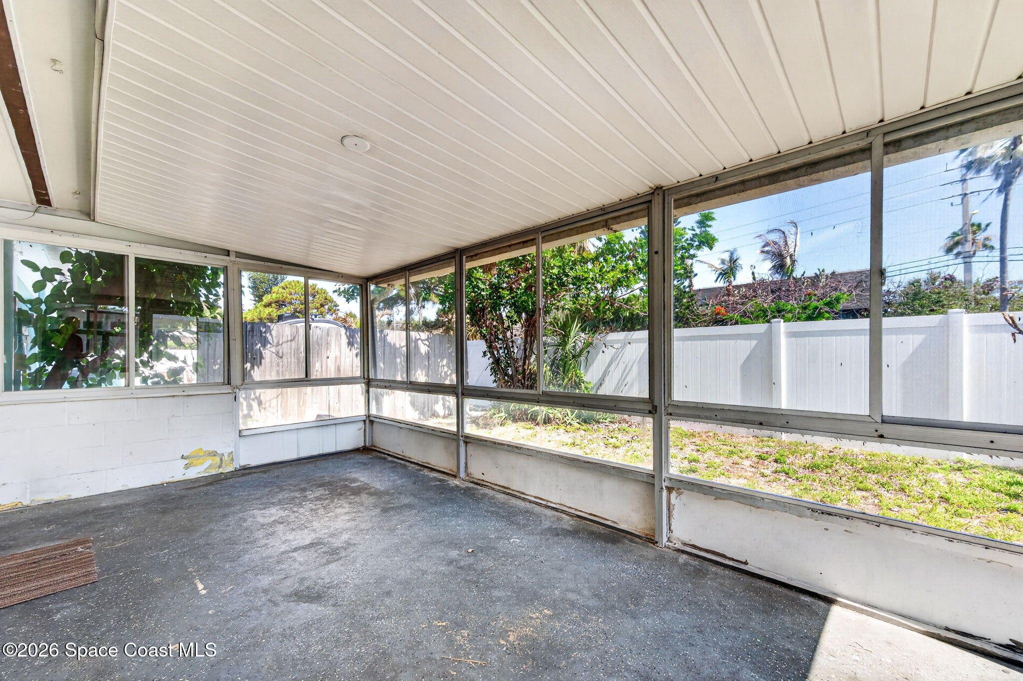 212 Emerald Drive W