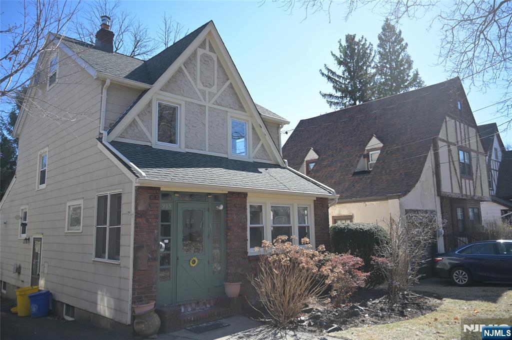 995 Grace Terrace