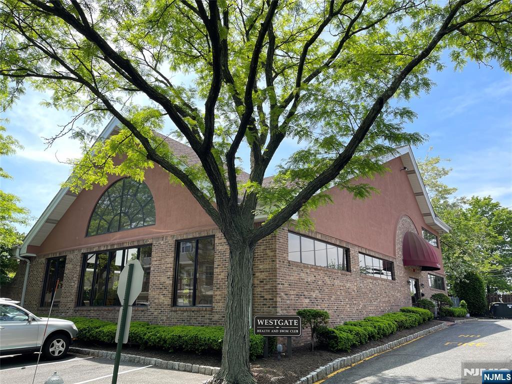 386 Village Court
