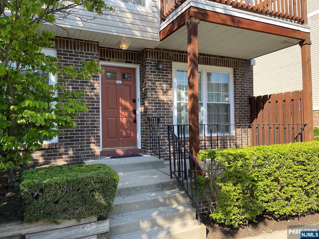 386 Village Court