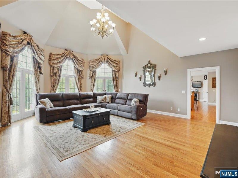 8 Matthew Place