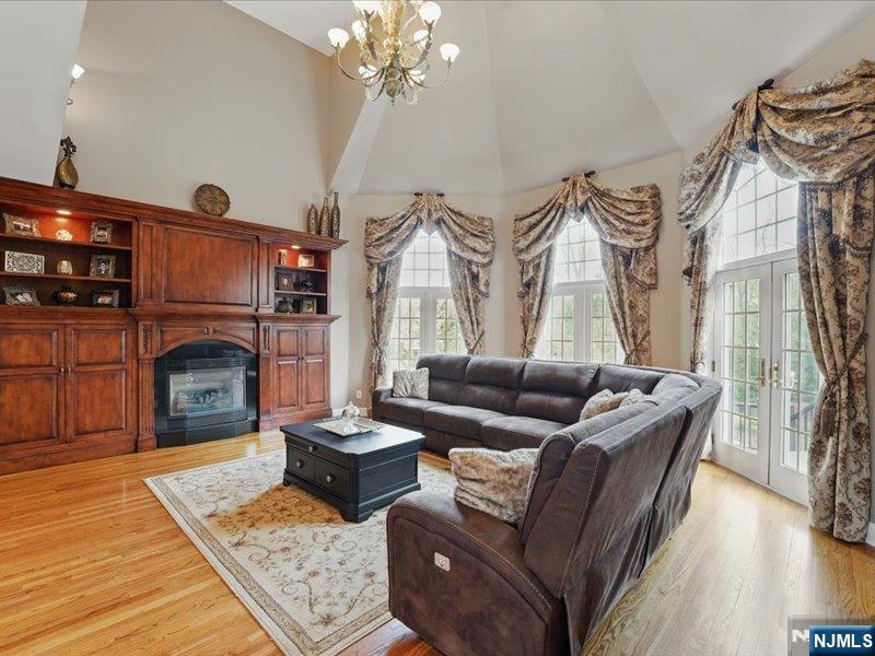 8 Matthew Place