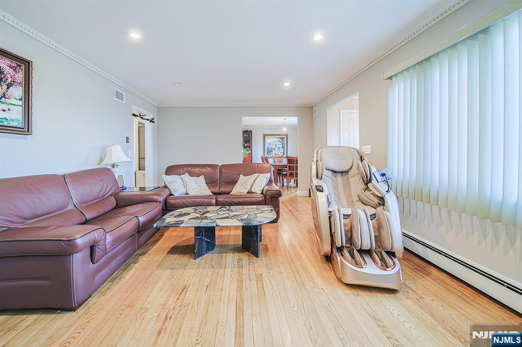 432 Oak Street