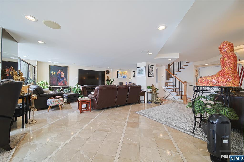 200 Old Palisade Road 16E