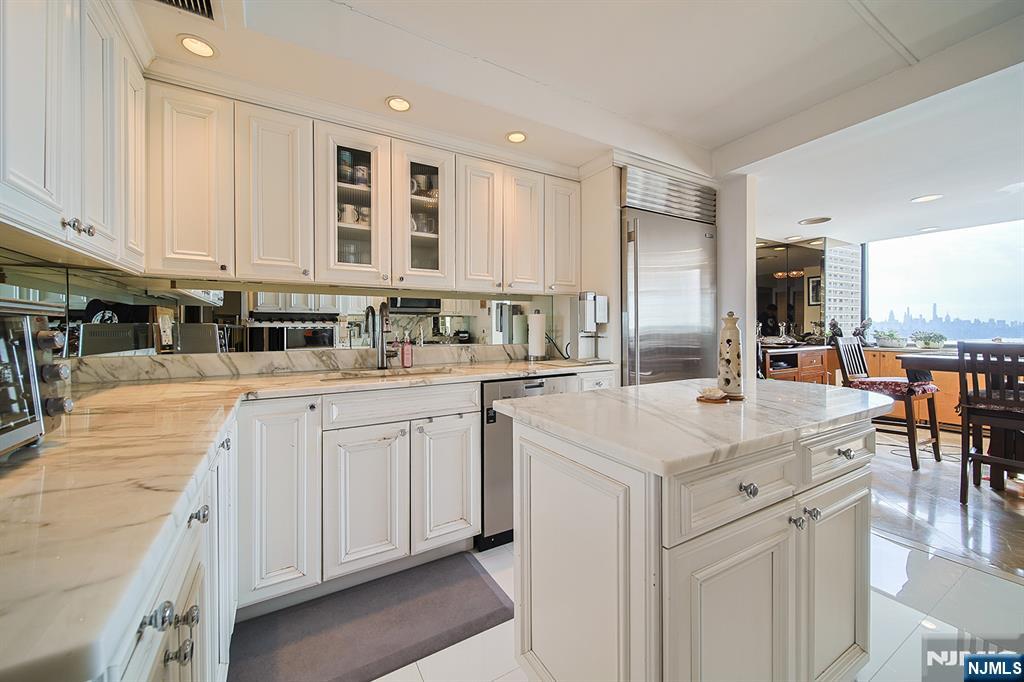 200 Old Palisade Road 16E