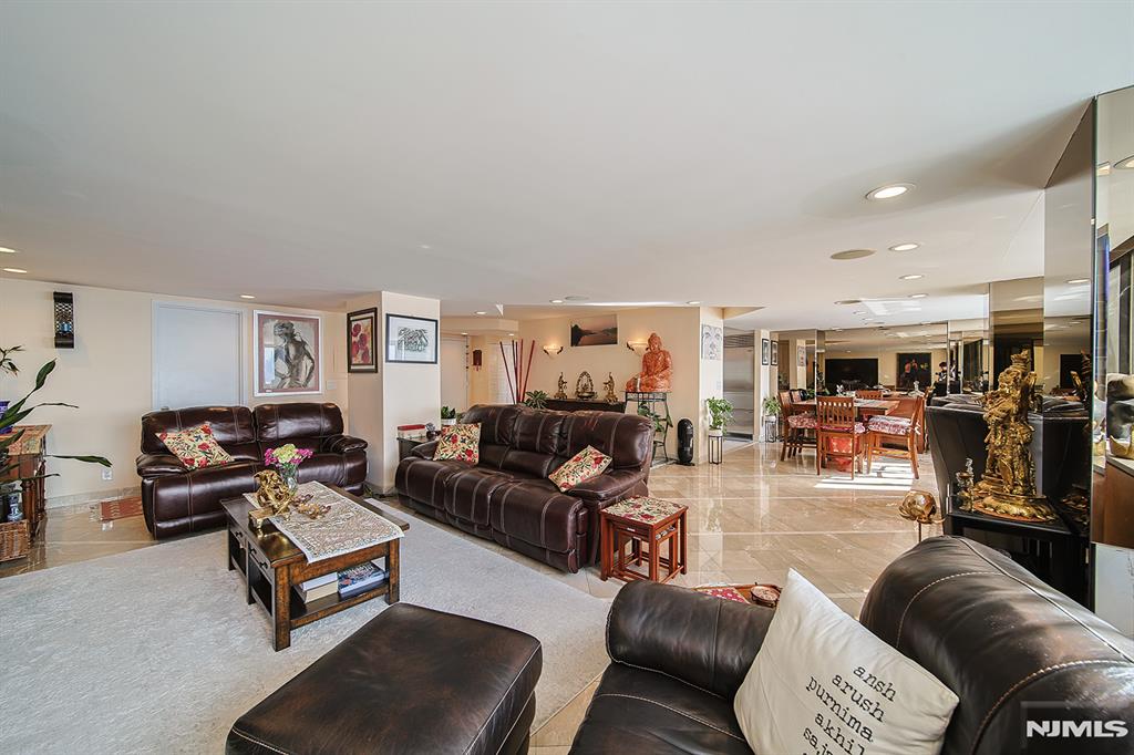 200 Old Palisade Road 16E