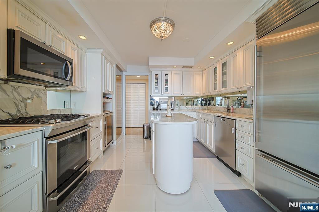 200 Old Palisade Road 16E