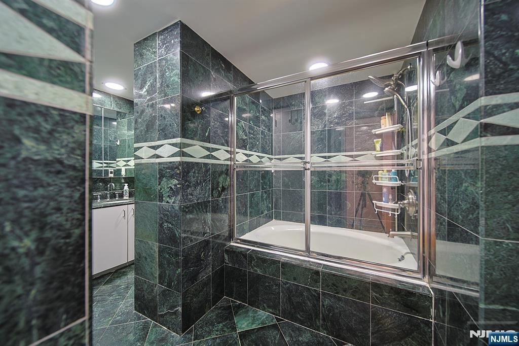200 Old Palisade Road 16E