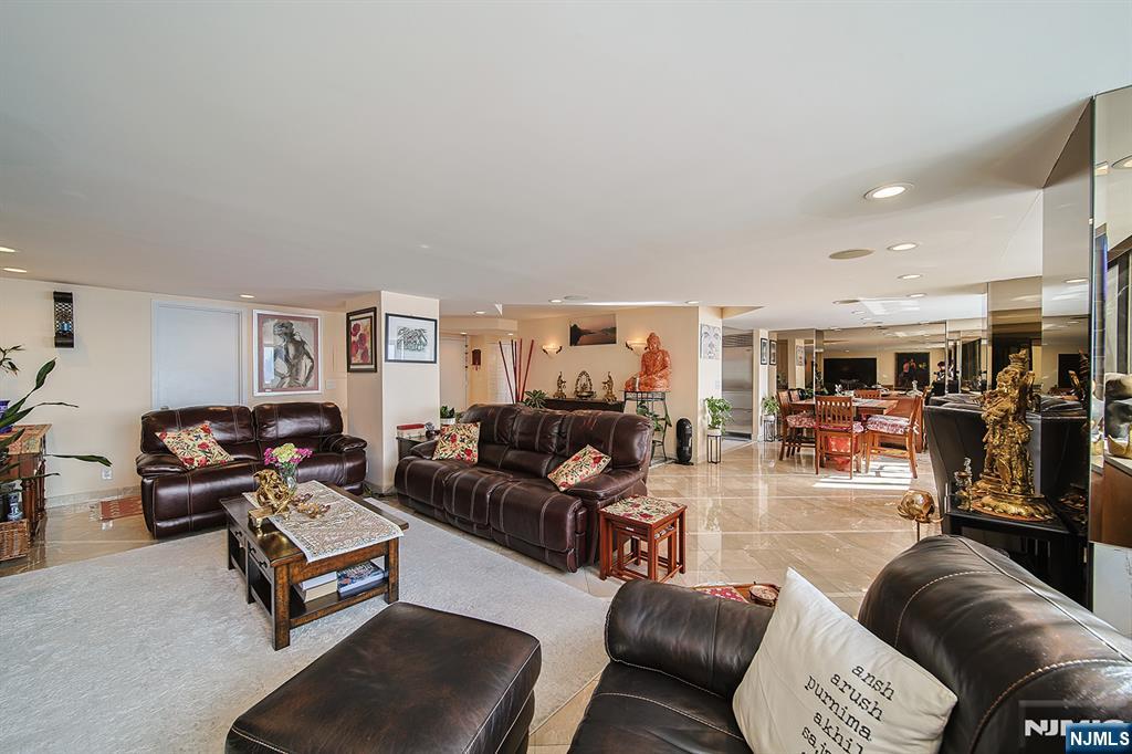 200 Old Palisade Road 16E