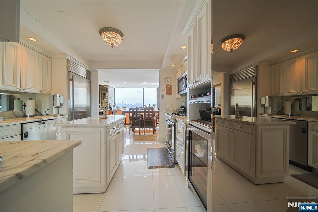 200 Old Palisade Road 16E