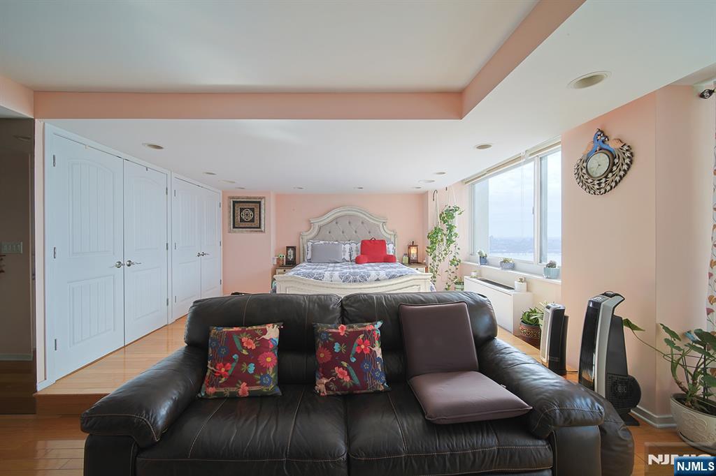 200 Old Palisade Road 16E
