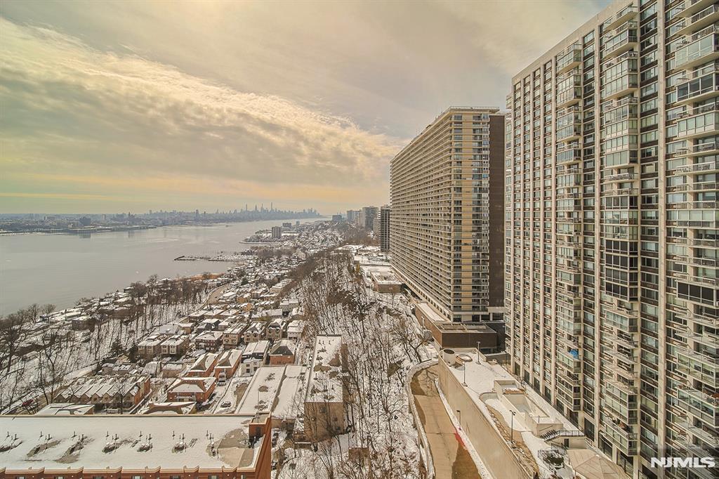 200 Old Palisade Road 16E