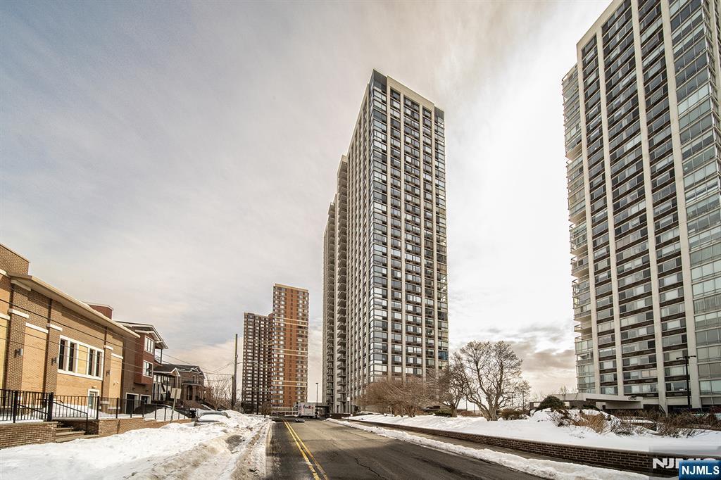 200 Old Palisade Road 16E