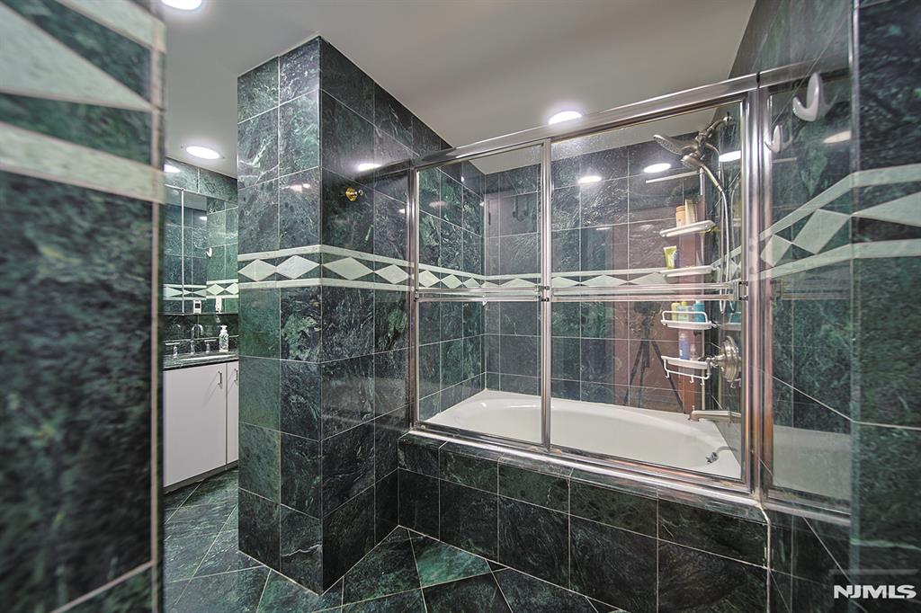 200 Old Palisade Road 16E