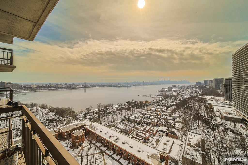 200 Old Palisade Road 16E