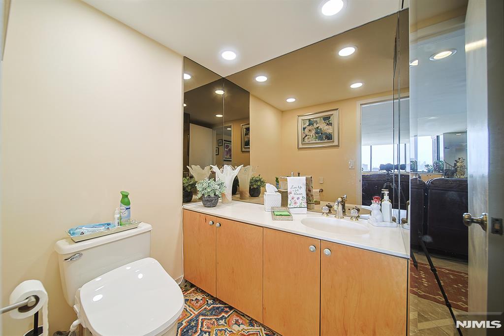 200 Old Palisade Road 16E