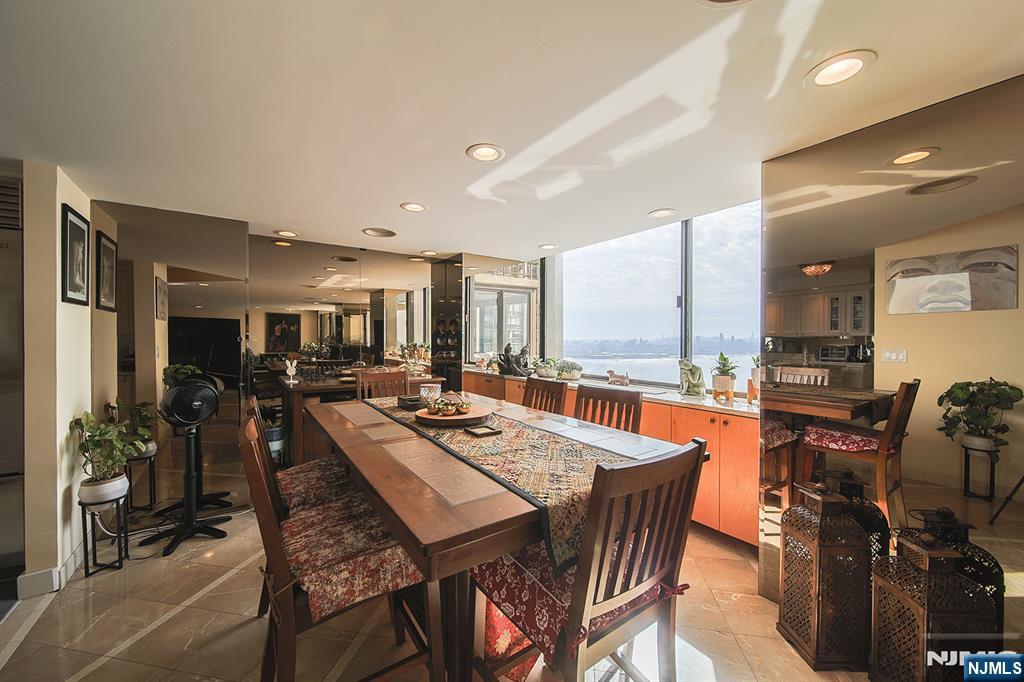 200 Old Palisade Road 16E