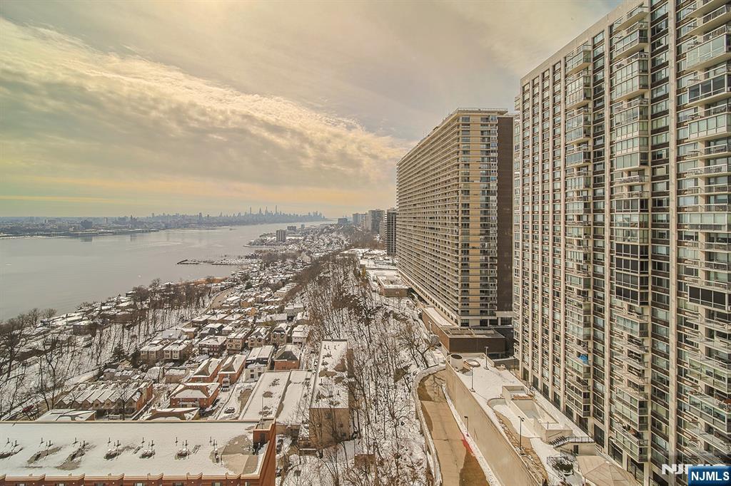 200 Old Palisade Road 16E