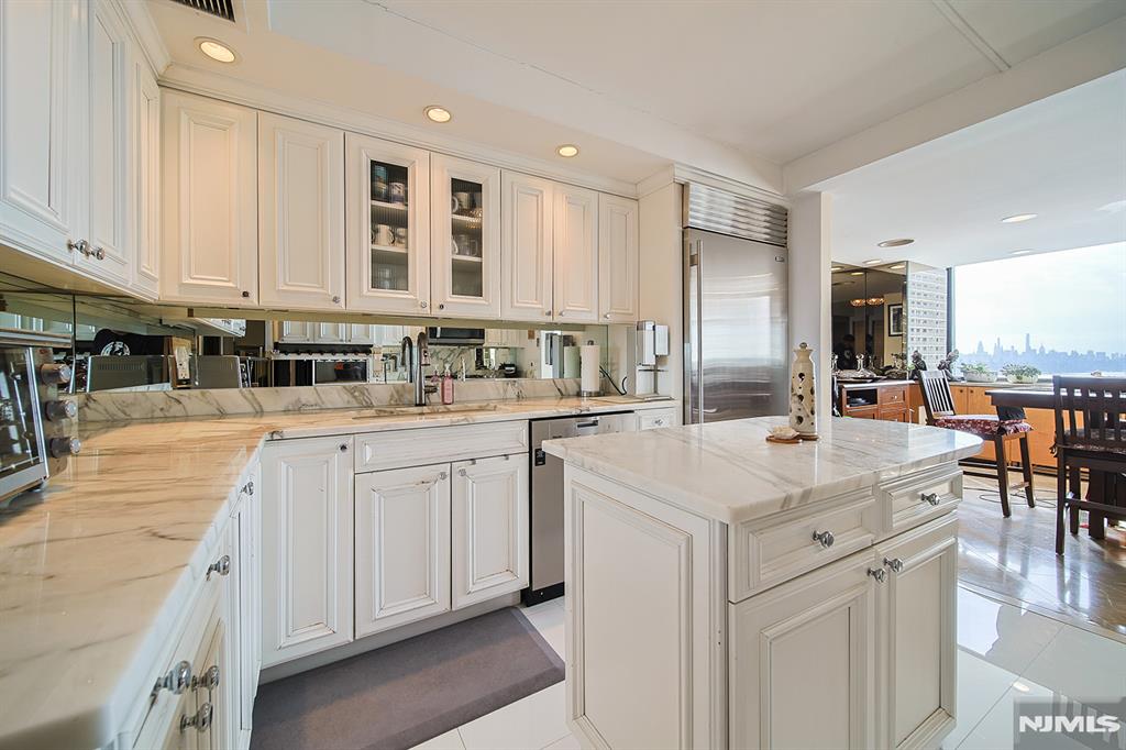 200 Old Palisade Road 16E