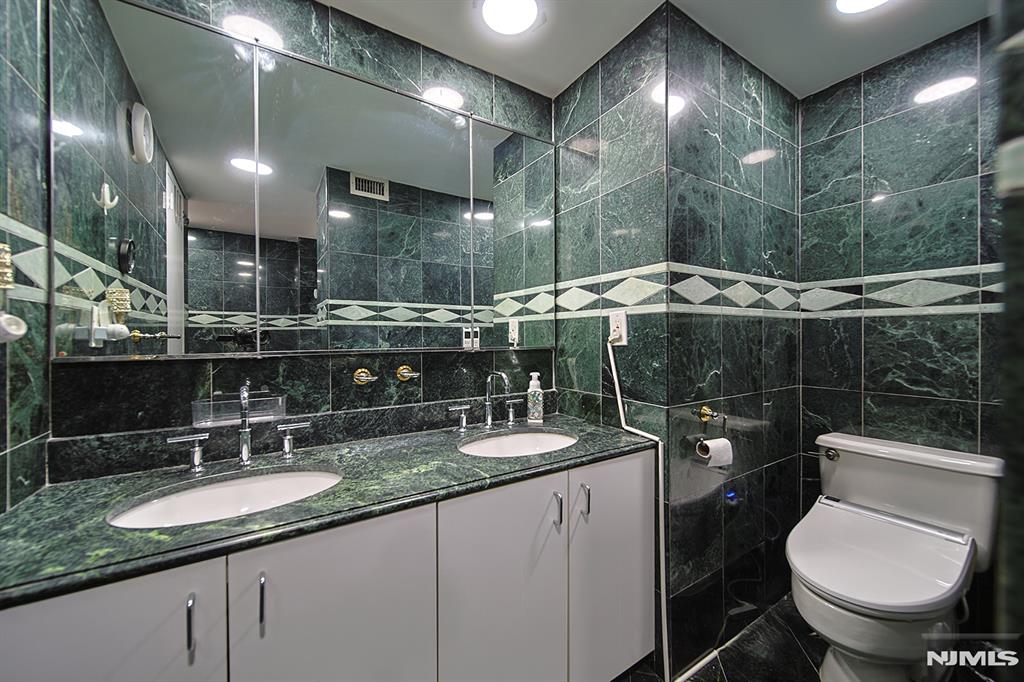 200 Old Palisade Road 16E