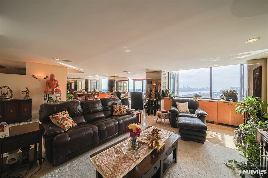 200 Old Palisade Road 16E