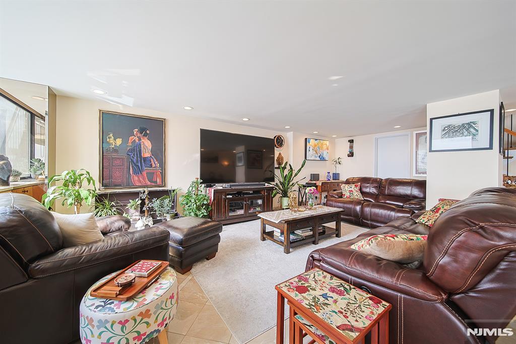 200 Old Palisade Road 16E