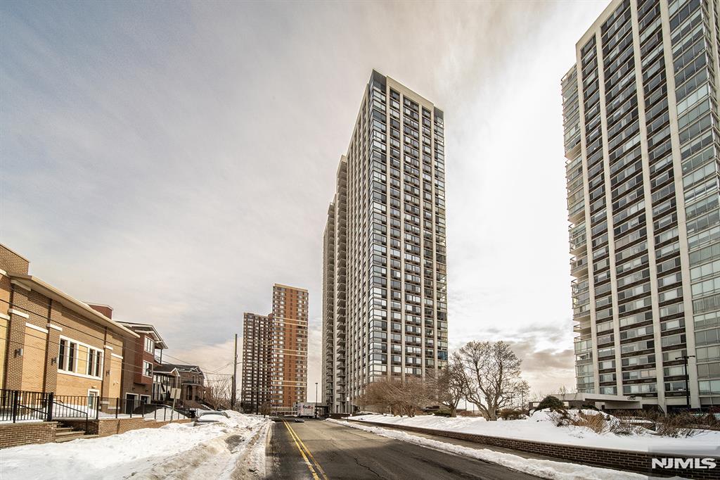 200 Old Palisade Road 16E