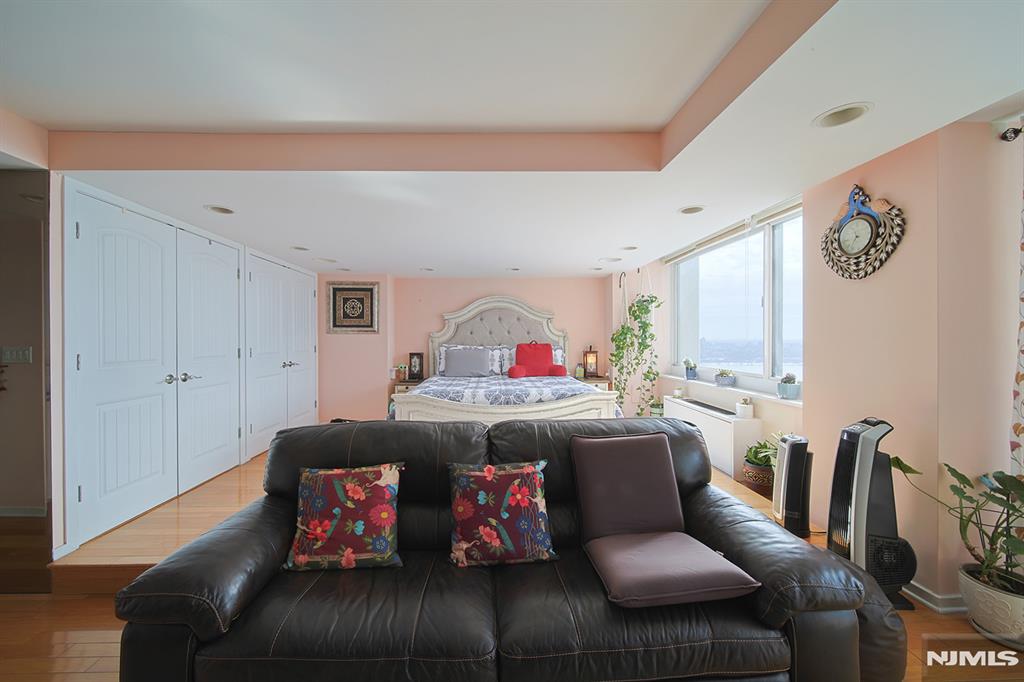 200 Old Palisade Road 16E