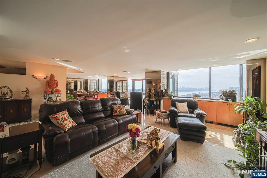 200 Old Palisade Road 16E